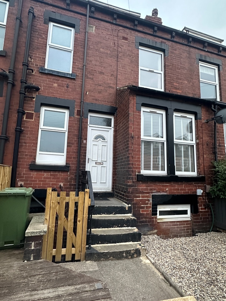 2 Bed Terraced House, Woodlea Mount, LS11