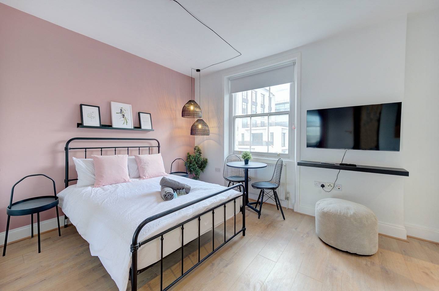 Studio Flat, Kensington Gardens Square, W2 photo 4