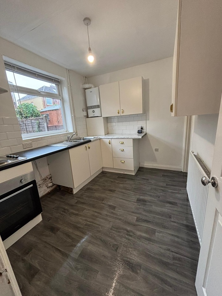 Leeds - 2 Bed Semi-Detached House, Leasowe Road, LS10 - To Rent Now for ...