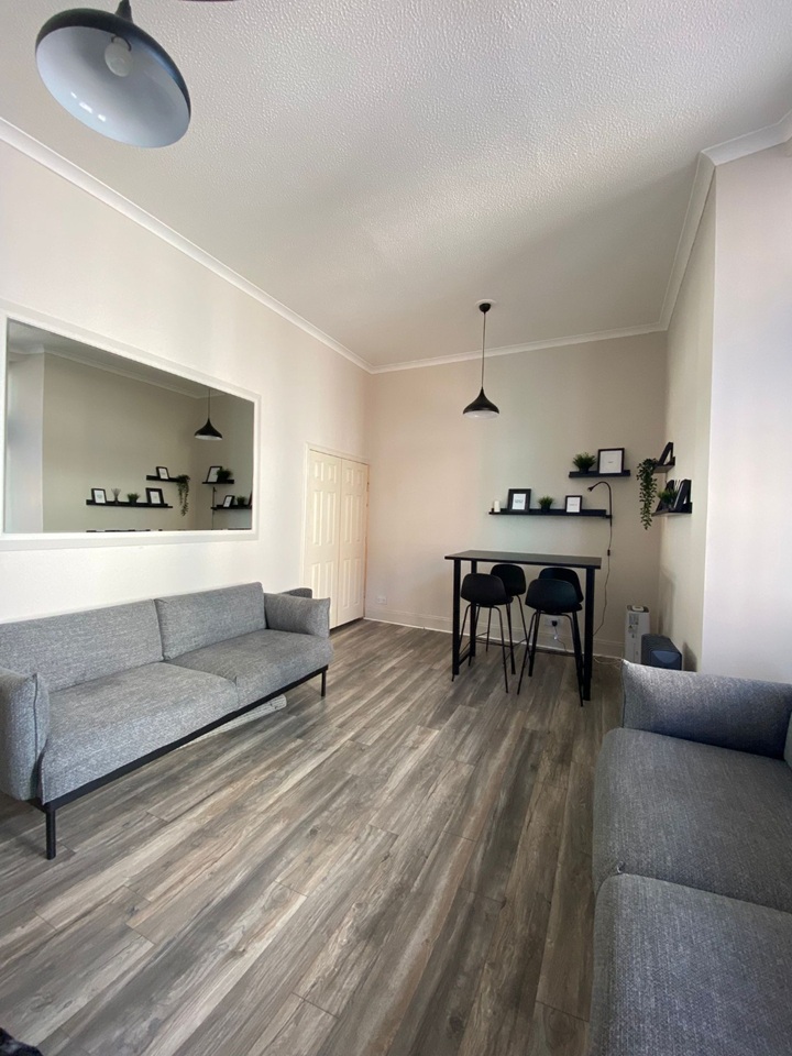 2 Bed Flat, Ingram Street, G1 photo 4