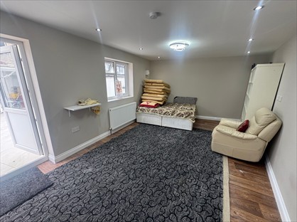 Studio Flat, Fern Lane, TW5