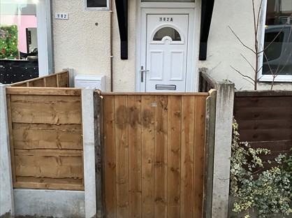 3 Bed Flat, Trafford Road, M30