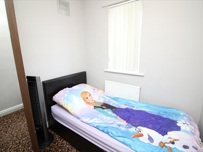3 Bed Semi-Detached House, Longfield Road, WF16