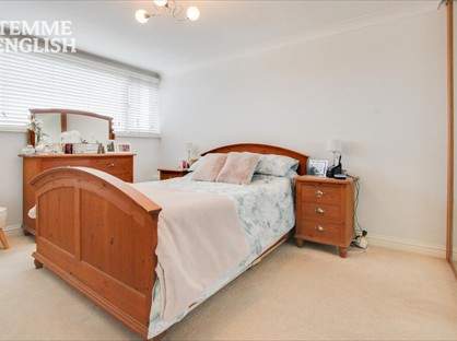 Room in a Shared House, Gun Hill Place, SS16