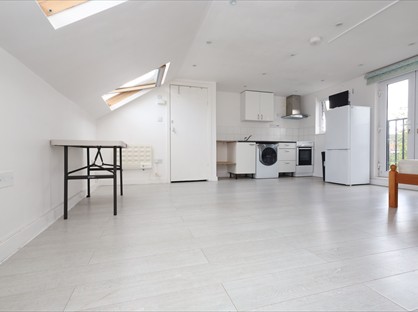 Studio Flat, Brettenham Road, N18