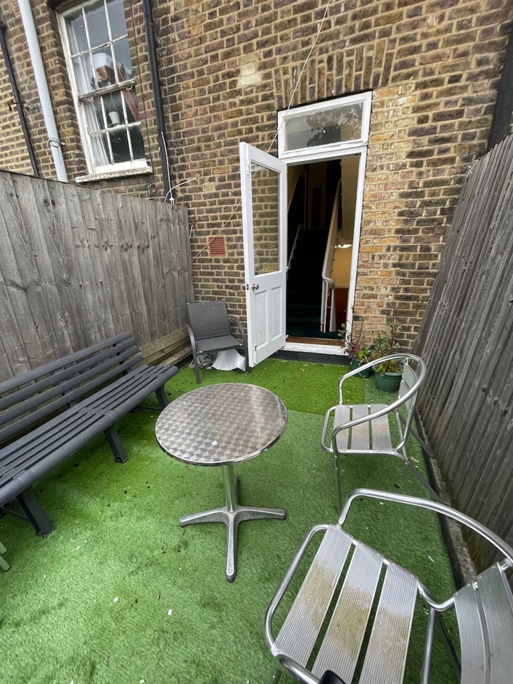 1 Bed Flat, Harrington Sq, NW1 photo 3