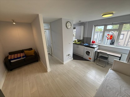 Studio Flat, Linden House, NW10