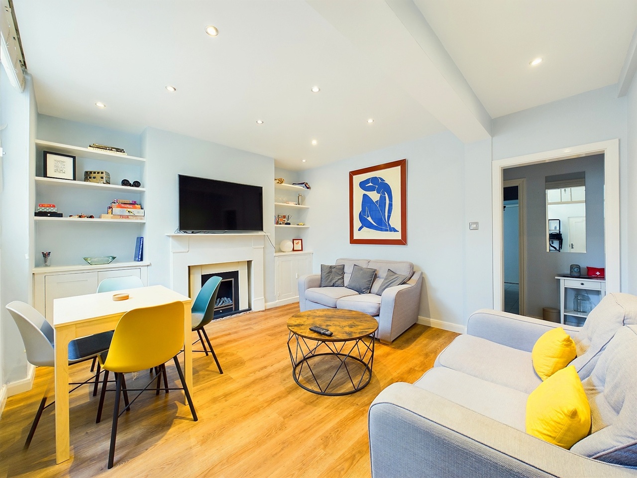 2 Bed Flat, Cumberland Street, SW1V