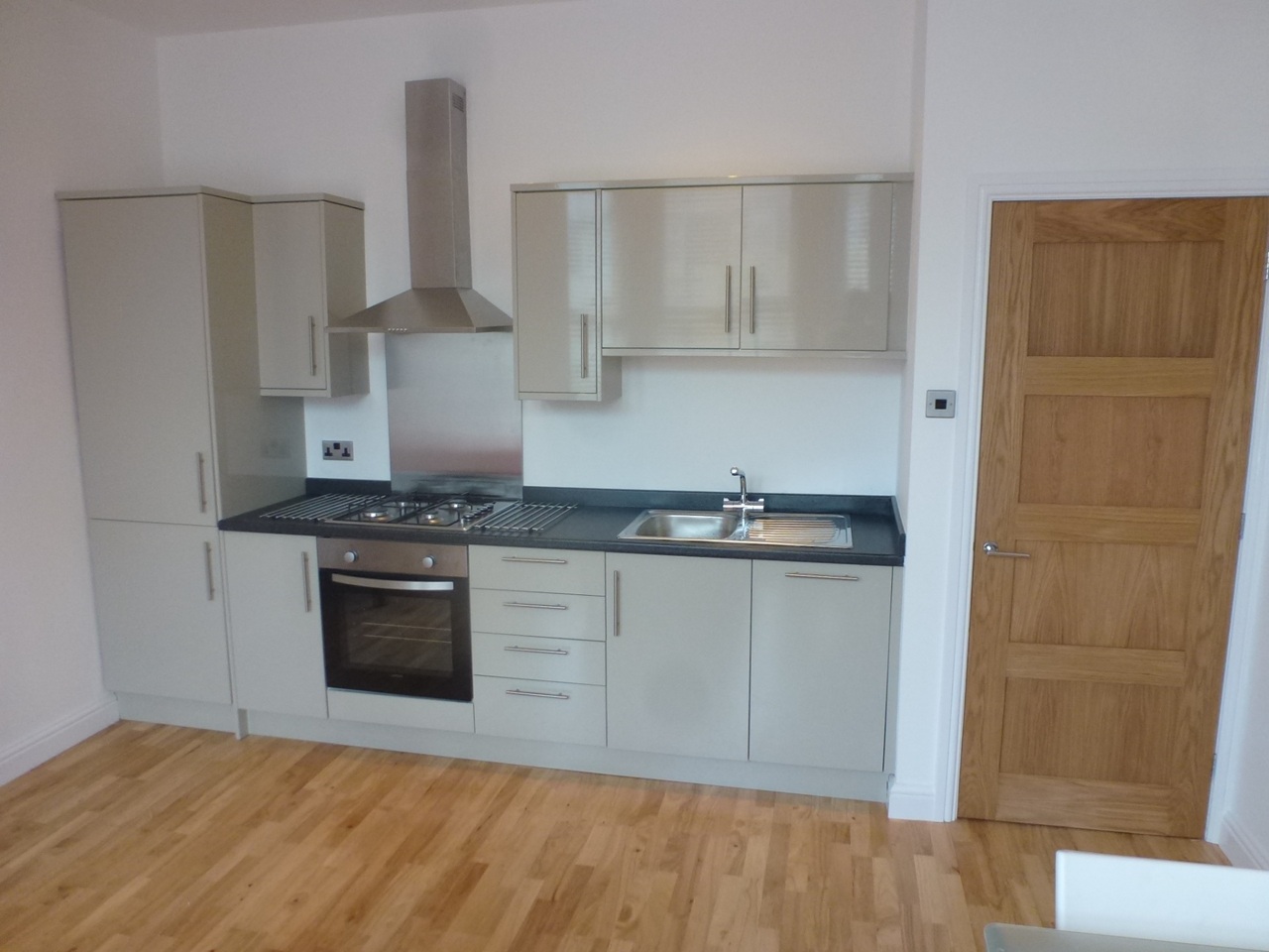 1 Bed Flat, Greenfield Road, L13 photo 2