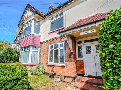 3 Bed Flat, Cliff Gardens, SS9