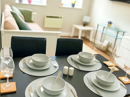 1 Bed Flat, The Mall, W5