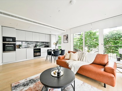 2 Bed Flat, Fountain Park Way, W12