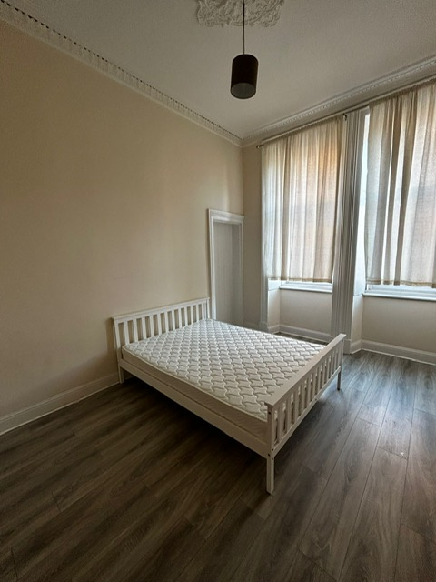 2 Bed Flat, Dixon Road, G42 photo 4