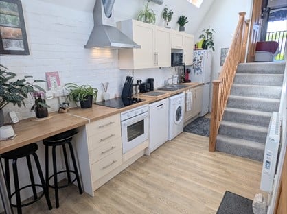 1 Bed Maisonette, The Granary, RH4