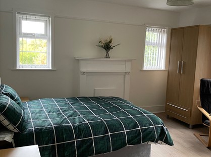 Room in a Shared House, Greylands, RH11