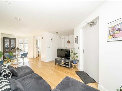 2 Bed Flat, Sadlers Court, SE1