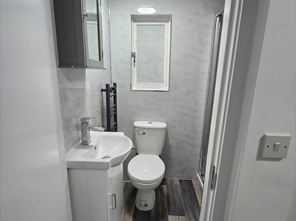 Studio Flat, Burlington Gardens, W3