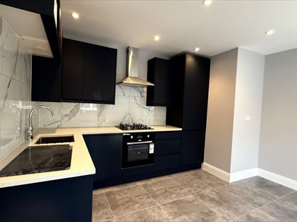 2 Bed Flat, Crescent Drive, GU12