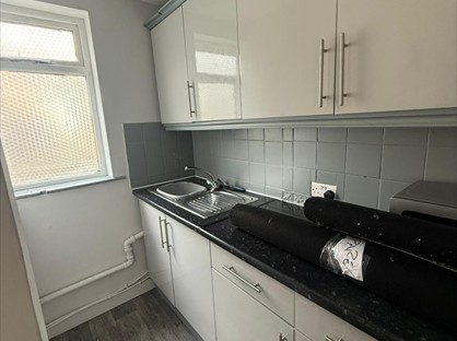 Studio Flat, Bradford, BD8