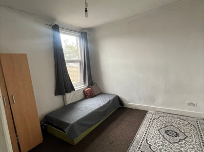 Room in a Shared House, Monega Road, E7
