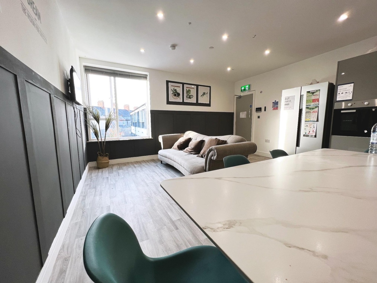 1 Bed Flat, Cathays Terrace, CF24 photo 2