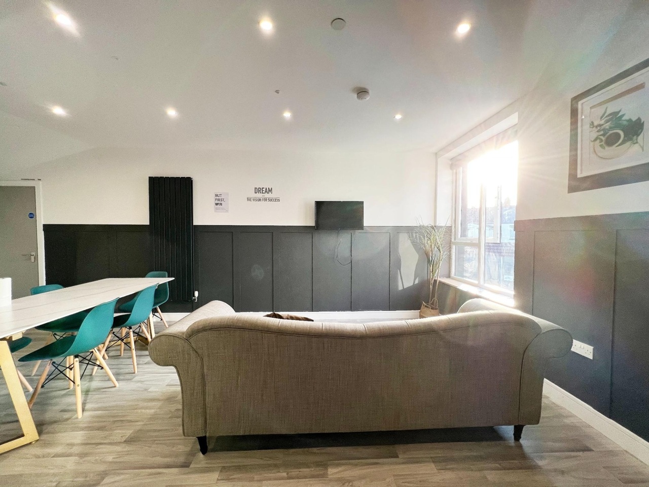1 Bed Flat, Cathays Terrace, CF24 photo 4