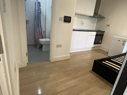 Studio Flat, Gillett Road, CR7