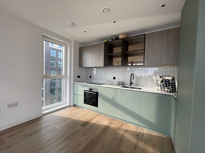 2 Bed Flat, Iris House, UB1