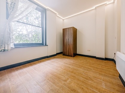 Studio Flat, East Street, SE17