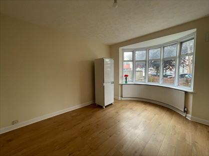 3 Bed Semi-Detached House, Kingsley Avenue, UB1