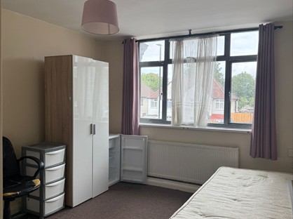 6 Bed Detached House, Staines Road, TW14