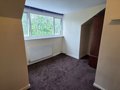 4 Bed Terraced House, Queens Road, BD21