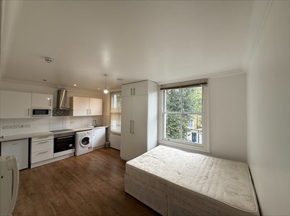 Studio Flat, Bamborough Gardens, W12