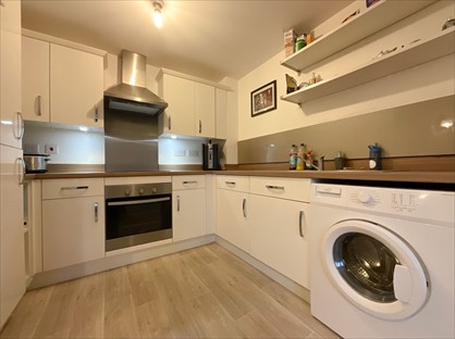 2 Bed Flat, Micklewait Avenue, WF4