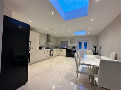 4 Bed Terraced House, Byron Avenue, KT3