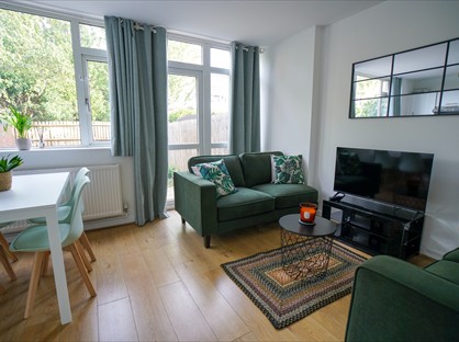 4 Bed Flat, Deeley Road, SW8