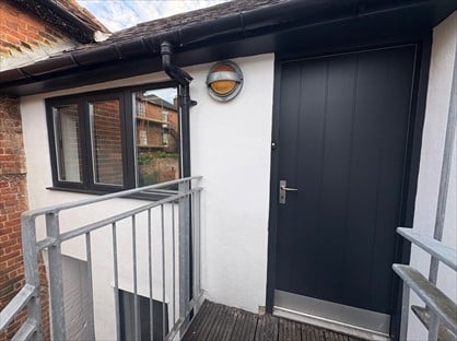 1 Bed Maisonette, Dene Street, RH4