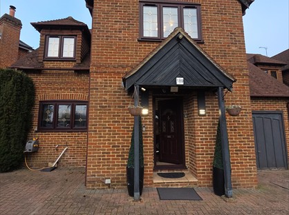 4 Bed Semi-Detached House, Beech Lane, RG6