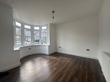 4 Bed Terraced House, Movers Lane, IG11