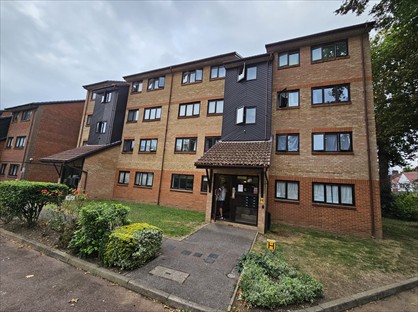 2 Bed Flat, St. Christophers Gardens, CR7