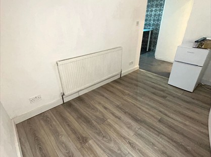 Studio Flat, Kennedy Path, W7