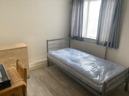 Studio Flat, High Road, N20