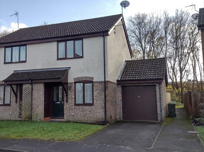 2 Bed Semi-Detached House, Buckingham Road, GU32