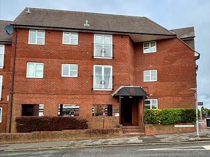 1 Bed Flat, Sussex Court, RH16