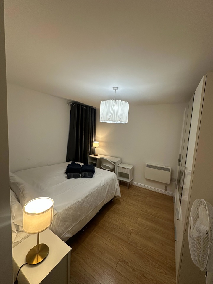 2 Bed Flat, Tramway Court, E1 photo 3