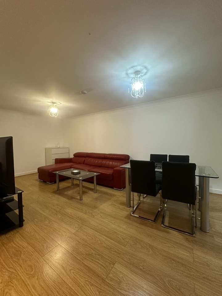 2 Bed Flat, Tramway Court, E1