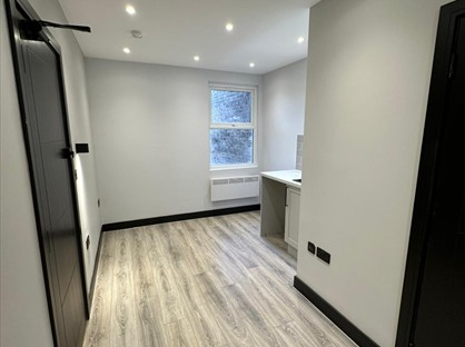 Studio Flat, High Street, W3