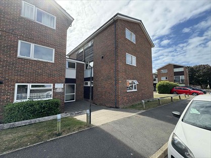 3 Bed Flat, Homer Close, PO13