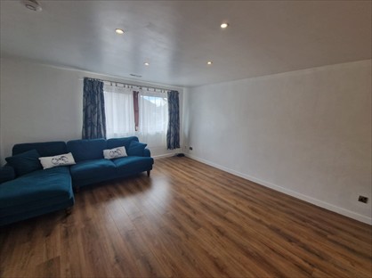 2 Bed Flat, Elgin Court, KY12
