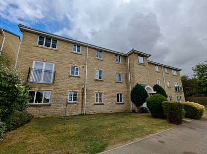 3 Bed Flat, Beechwood Park, HD6